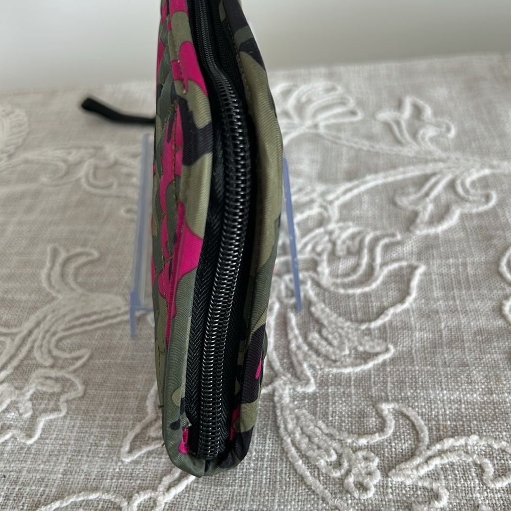 Lug NWOT RFID Tango Travel Passport Holder Wallet - Picture 9 of 13